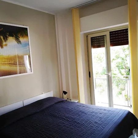 Eden Beach Snc Guest house *